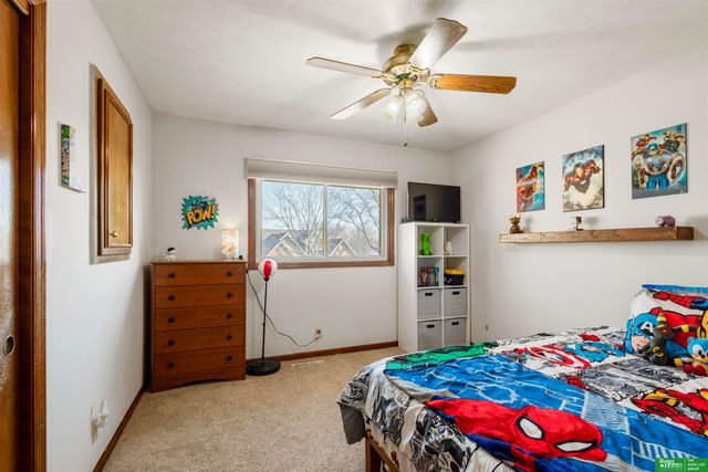 902 Iron Road, Papillion, NE 68046