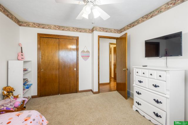 902 Iron Road, Papillion, NE 68046