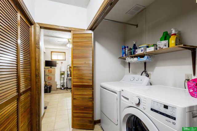 902 Iron Road, Papillion, NE 68046