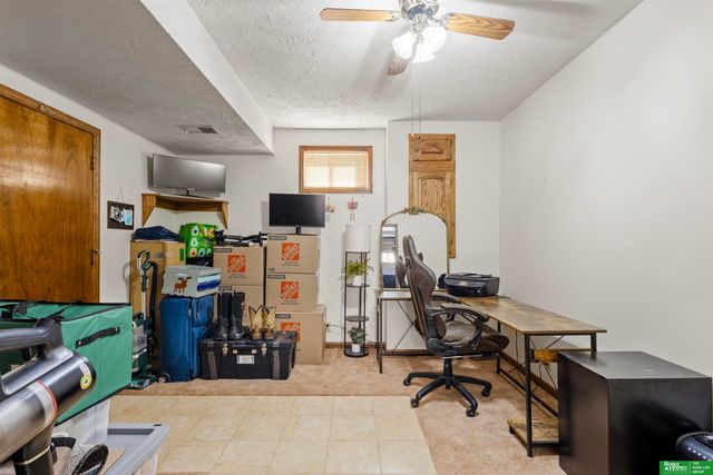 902 Iron Road, Papillion, NE 68046