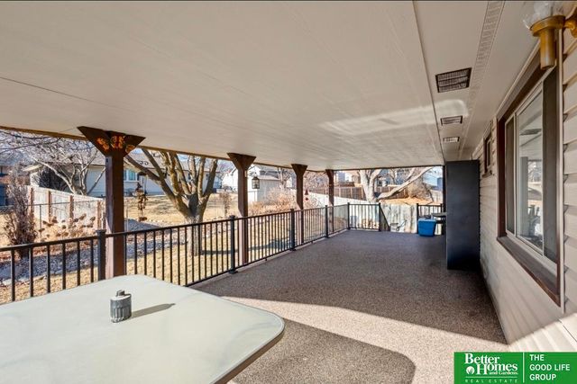 902 Iron Road, Papillion, NE 68046