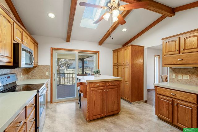 902 Iron Road, Papillion, NE 68046