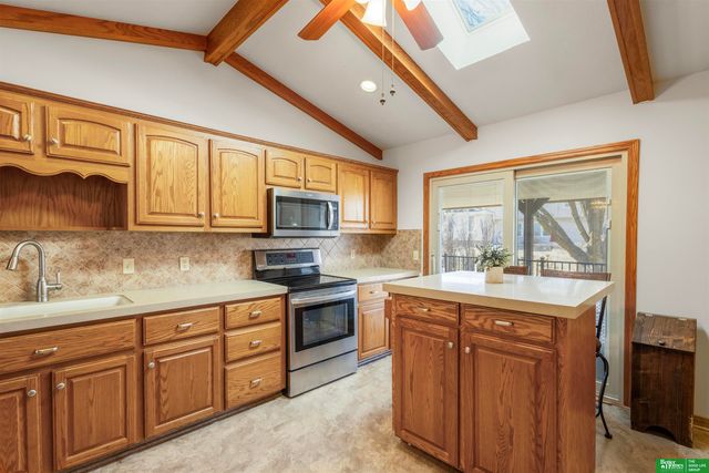 902 Iron Road, Papillion, NE 68046