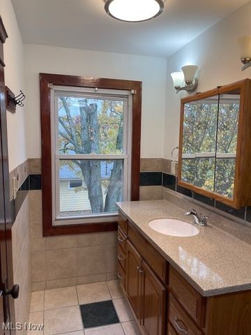 1396 Madison Avenue, Lorain, OH 44053