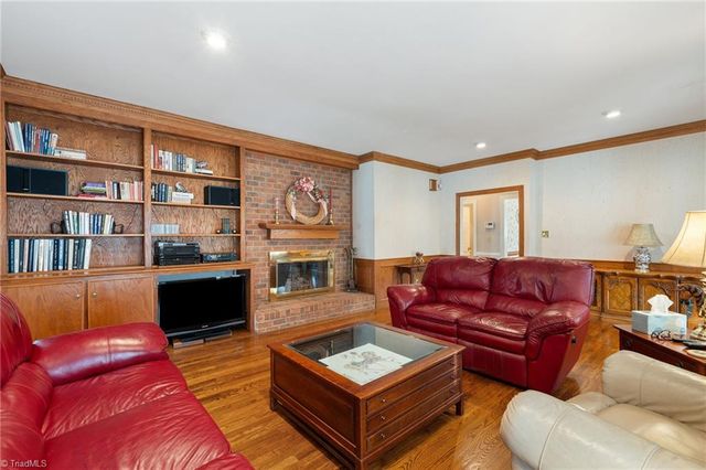 924 Ashley Glen Drive, Winston-salem, NC 27104