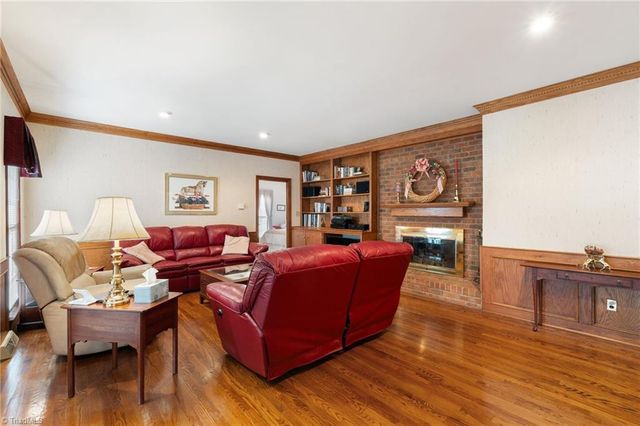 924 Ashley Glen Drive, Winston-salem, NC 27104