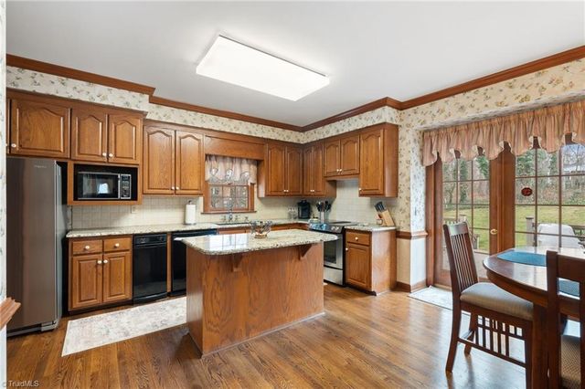 924 Ashley Glen Drive, Winston-salem, NC 27104