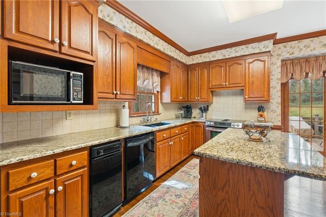 924 Ashley Glen Drive, Winston-salem, NC 27104