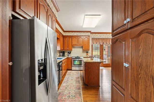 924 Ashley Glen Drive, Winston-salem, NC 27104