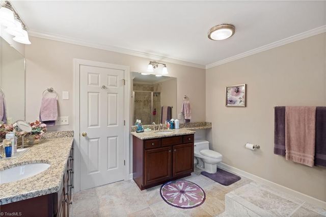 924 Ashley Glen Drive, Winston-salem, NC 27104