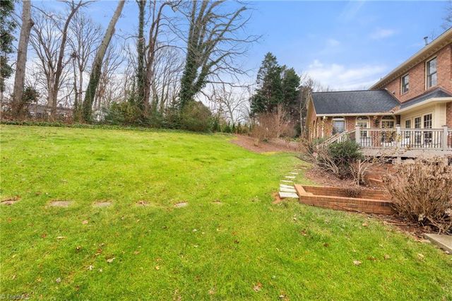 924 Ashley Glen Drive, Winston-salem, NC 27104