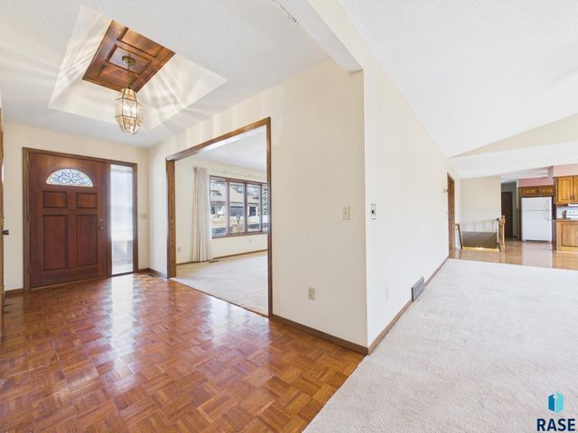 2408 E Stanton Dr Drive, Sioux Falls, SD 57103