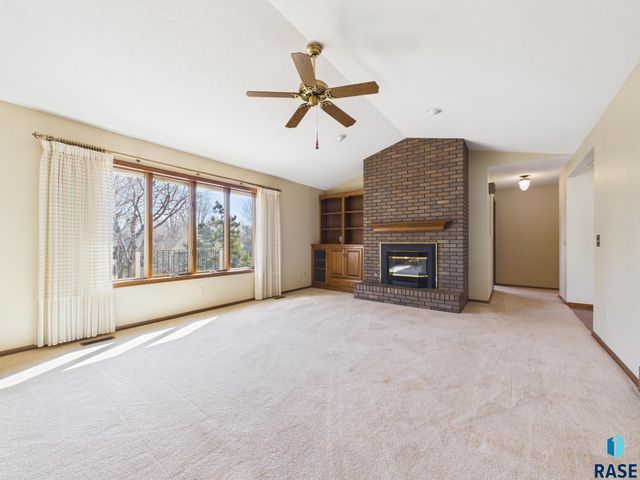 2408 E Stanton Dr Drive, Sioux Falls, SD 57103