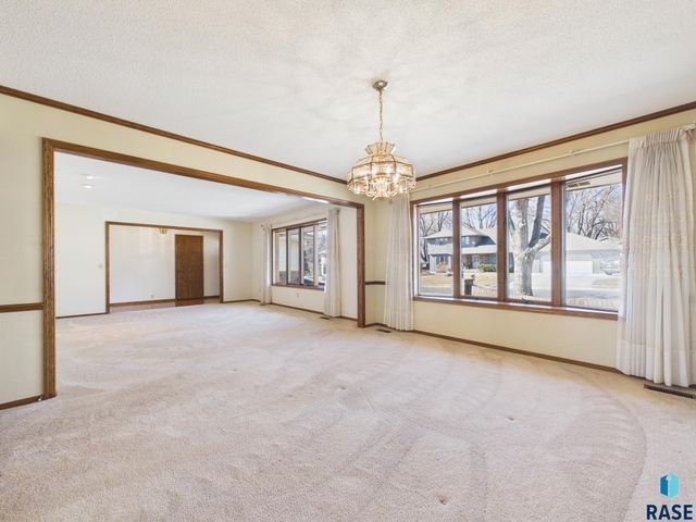 2408 E Stanton Dr Drive, Sioux Falls, SD 57103