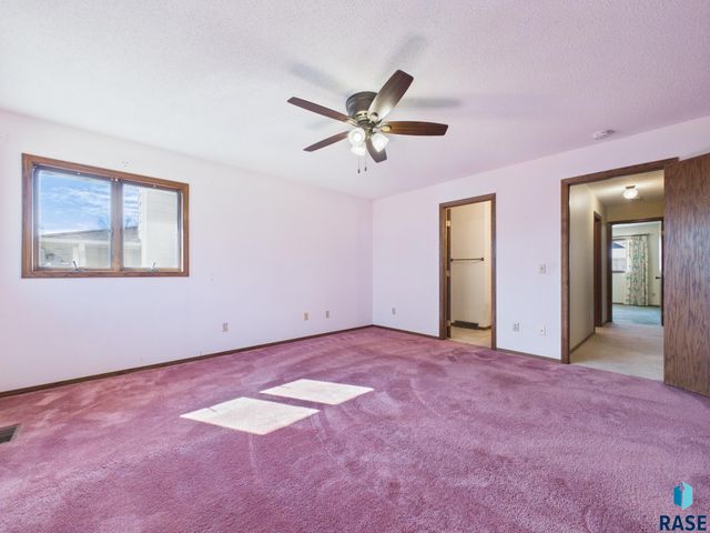 2408 E Stanton Dr Drive, Sioux Falls, SD 57103