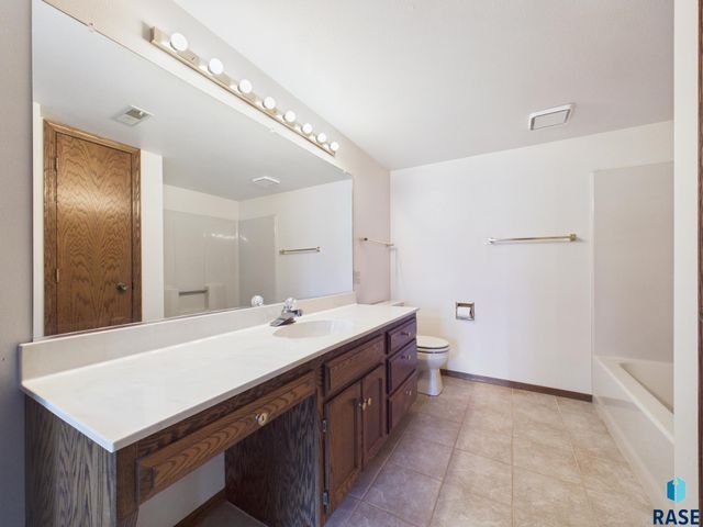 2408 E Stanton Dr Drive, Sioux Falls, SD 57103