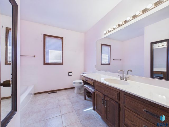 2408 E Stanton Dr Drive, Sioux Falls, SD 57103