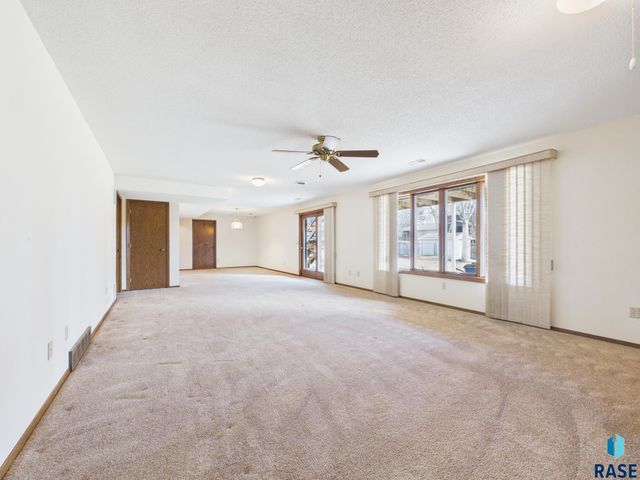 2408 E Stanton Dr Drive, Sioux Falls, SD 57103