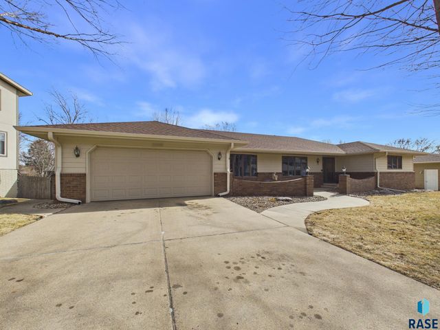 2408 E Stanton Dr Drive, Sioux Falls, SD 57103