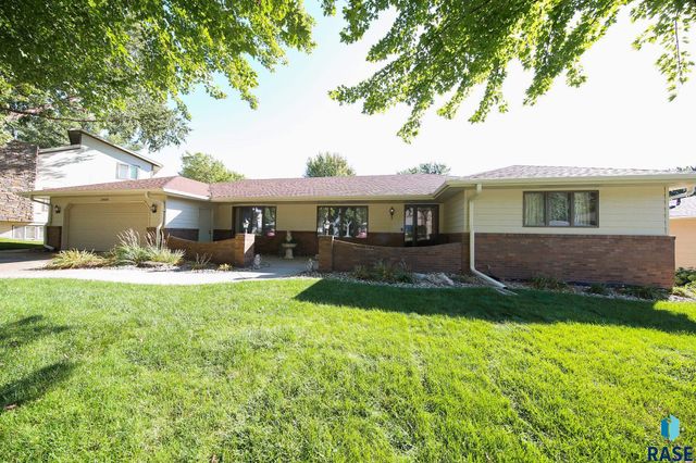 2408 E Stanton Dr Drive, Sioux Falls, SD 57103