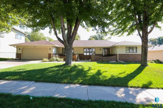 2408 E Stanton Dr Drive, Sioux Falls, SD 57103