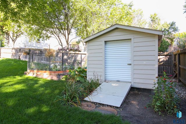 2408 E Stanton Dr Drive, Sioux Falls, SD 57103