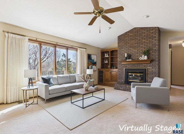 2408 E Stanton Dr Drive, Sioux Falls, SD 57103