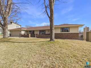 2408 E Stanton Dr Drive, Sioux Falls, SD 57103