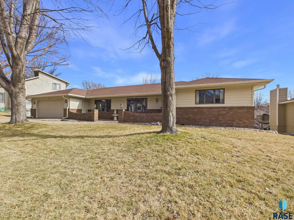 2408 E Stanton Dr Drive, Sioux Falls, SD 57103