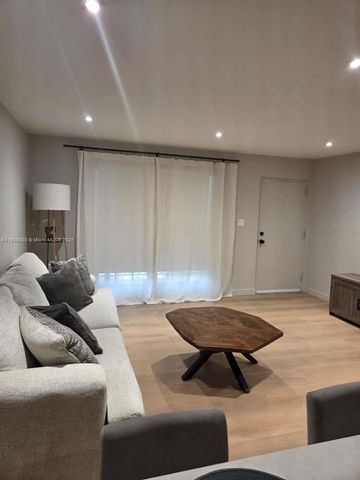 10824 N Kendall Dr S28, Miami, FL 33176