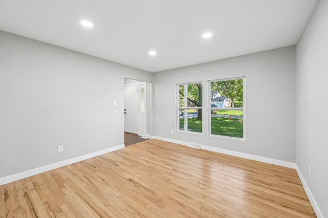 957 Old Farm Road, Columbus, OH 43213