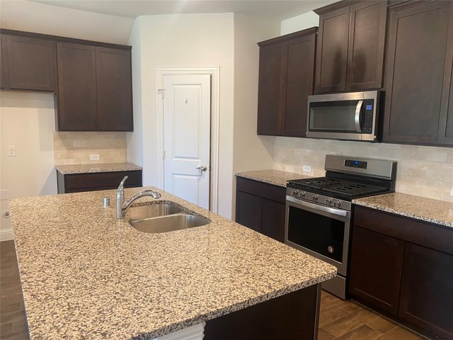 4005 Waterford Drive, Forney, TX 75126