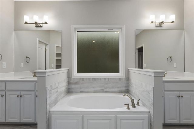 11128 N Bristol Avenue, Kansas City, MO 64156