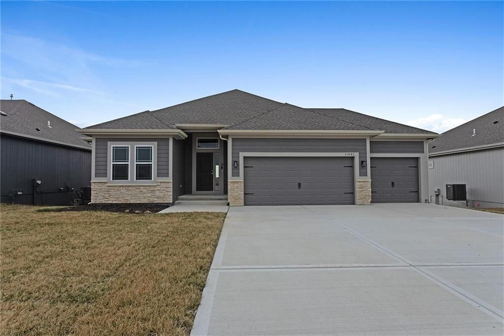 11128 N Bristol Avenue, Kansas City, MO 64156