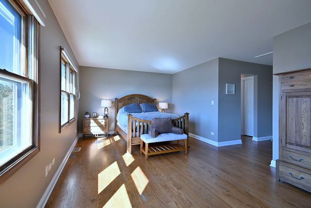 575 Montego Drive, Elk Grove Village, IL 60007