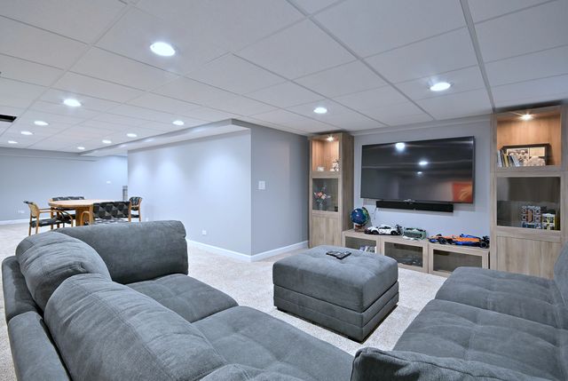 575 Montego Drive, Elk Grove Village, IL 60007