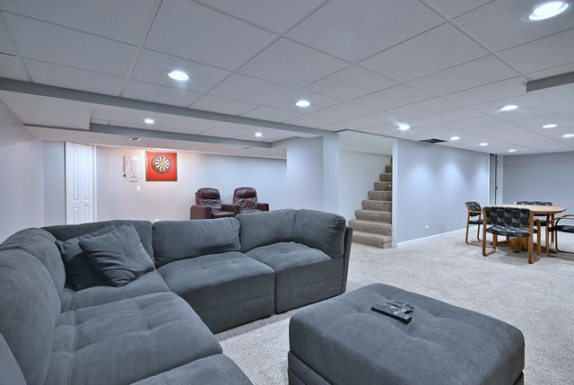 575 Montego Drive, Elk Grove Village, IL 60007