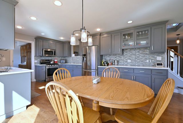 575 Montego Drive, Elk Grove Village, IL 60007