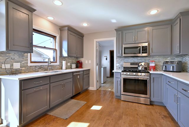 575 Montego Drive, Elk Grove Village, IL 60007