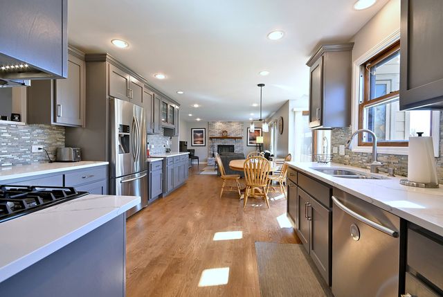 575 Montego Drive, Elk Grove Village, IL 60007