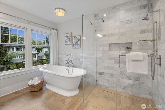 5265 16th Avenue NE, Seattle, WA 98105