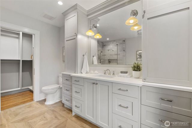 5265 16th Avenue NE, Seattle, WA 98105