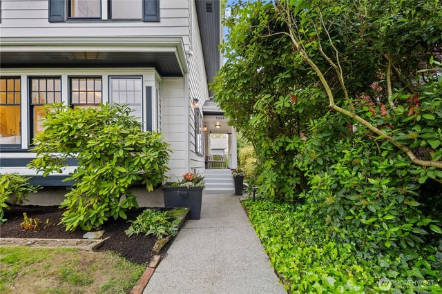 5265 16th Avenue NE, Seattle, WA 98105