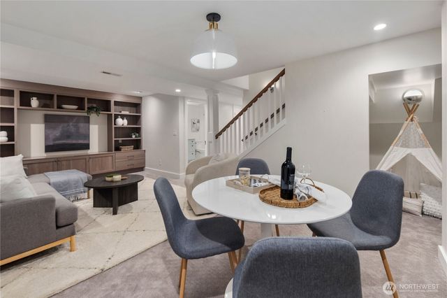 5265 16th Avenue NE, Seattle, WA 98105