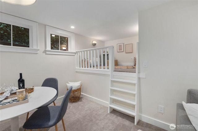 5265 16th Avenue NE, Seattle, WA 98105