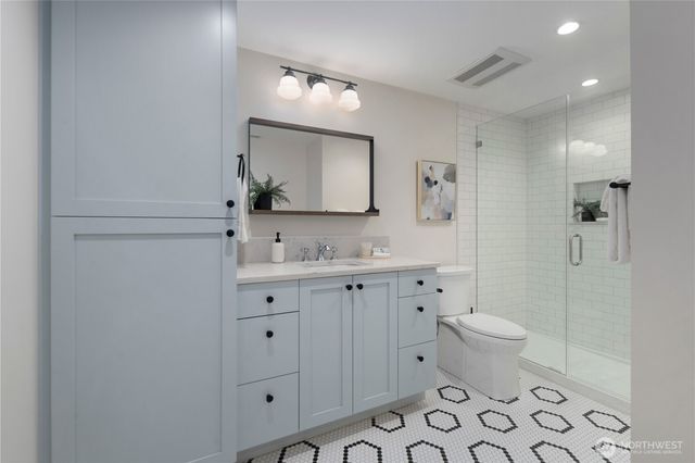 5265 16th Avenue NE, Seattle, WA 98105