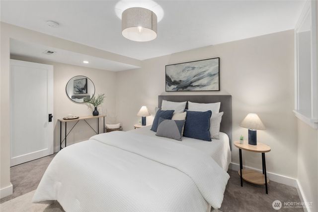 5265 16th Avenue NE, Seattle, WA 98105