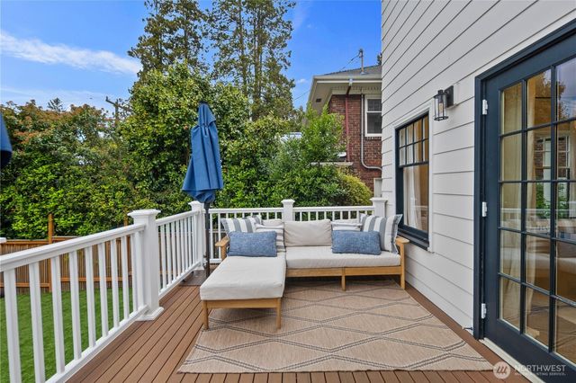 5265 16th Avenue NE, Seattle, WA 98105