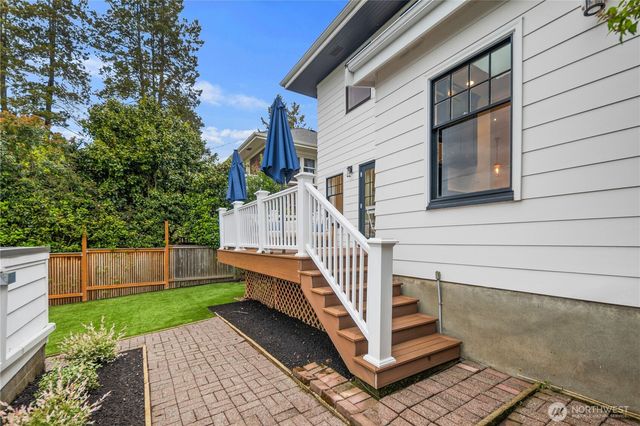 5265 16th Avenue NE, Seattle, WA 98105