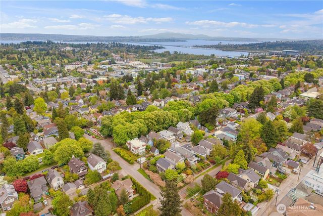 5265 16th Avenue NE, Seattle, WA 98105